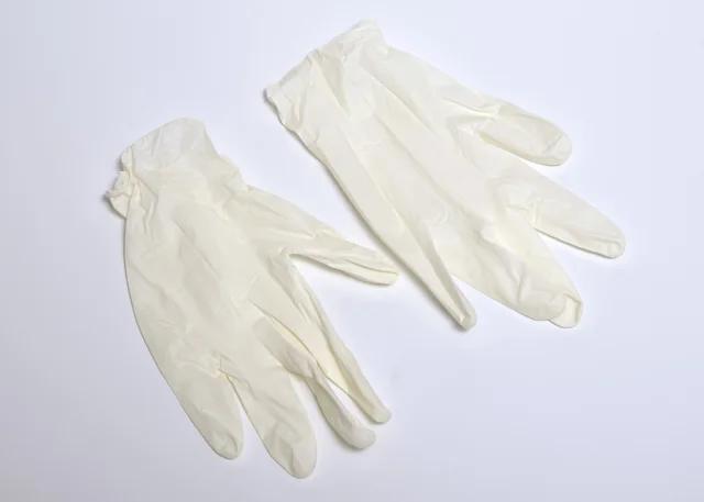 Fotografía de referencia de guantes desechables